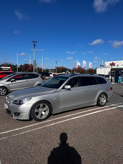 BMW 525i 2 of 5