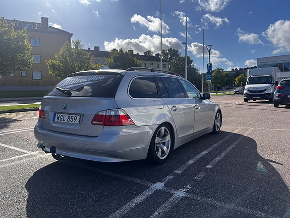 BMW 525i 3 of 5