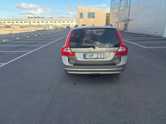 Volvo V70 3 of 6
