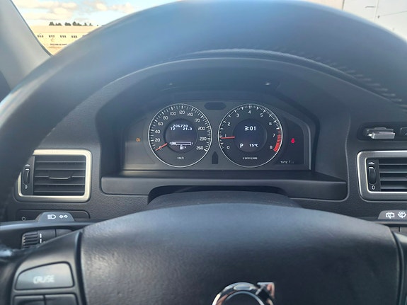Volvo V70 4 of 6