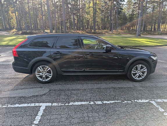 Volvo V90 Cross Country 3 of 10