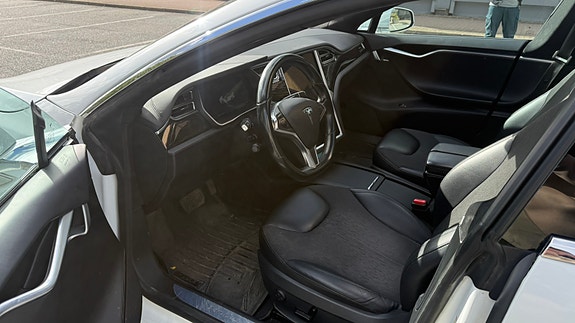 Tesla Model S 5 of 6