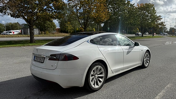 Tesla Model S 4 of 6