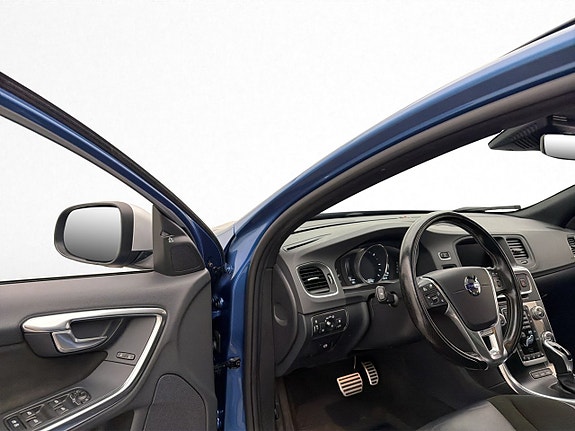 Volvo V60 11 of 30