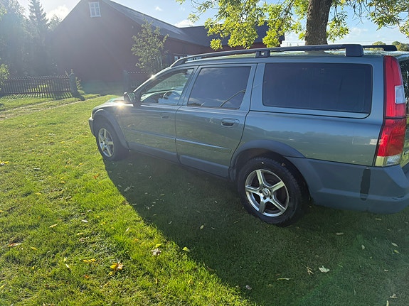 Volvo XC70 2 of 3