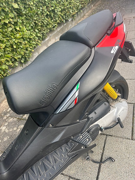 Aprilia SR50 3 of 9
