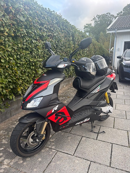 Aprilia SR50 4 of 9