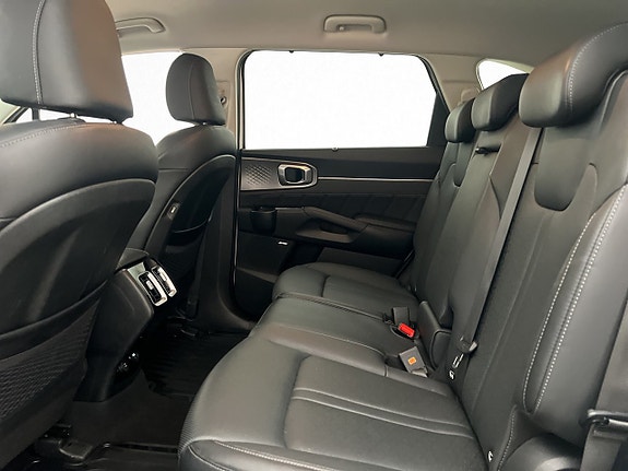 Kia Sorento 27 of 30