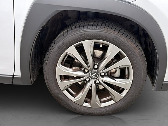 Lexus UX250h 30 of 30