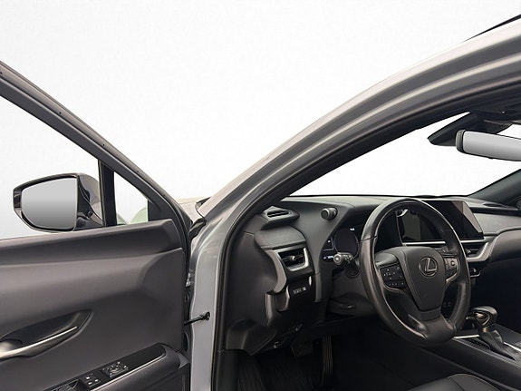 Lexus UX250h 9 of 30