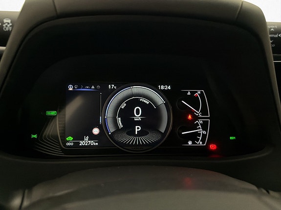 Lexus UX250h 12 of 30