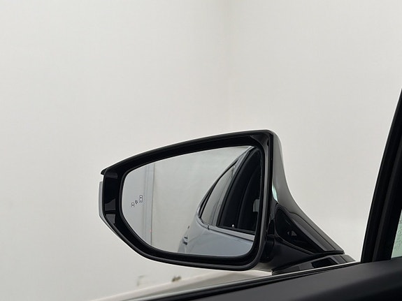 Lexus UX250h 23 of 30