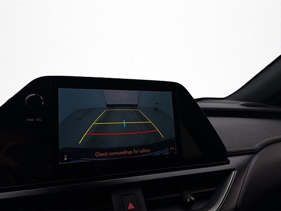 Lexus UX250h 15 of 30