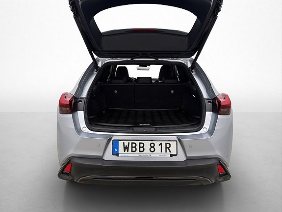 Lexus UX250h 25 of 30
