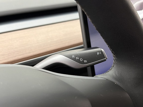 Tesla Model Y 15 of 30