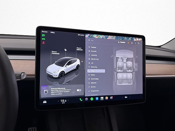 Tesla Model Y 21 of 30