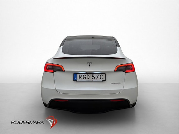 Tesla Model Y 8 of 30