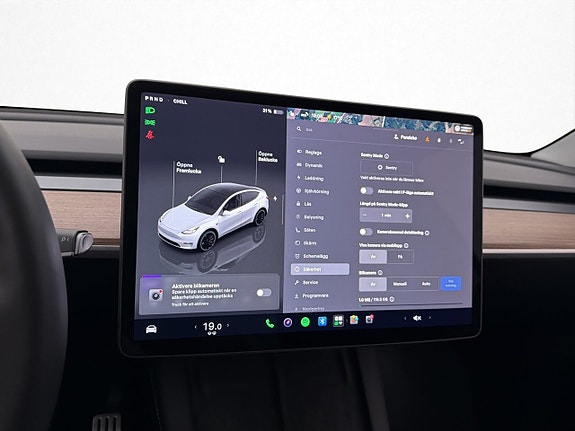 Tesla Model Y 22 of 30