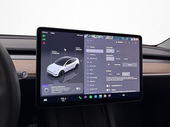 Tesla Model Y 19 of 30