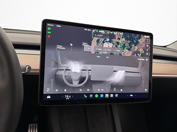 Tesla Model Y 25 of 30