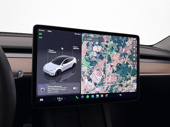 Tesla Model Y 17 of 30