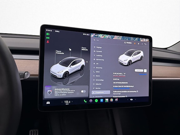 Tesla Model Y 23 of 30
