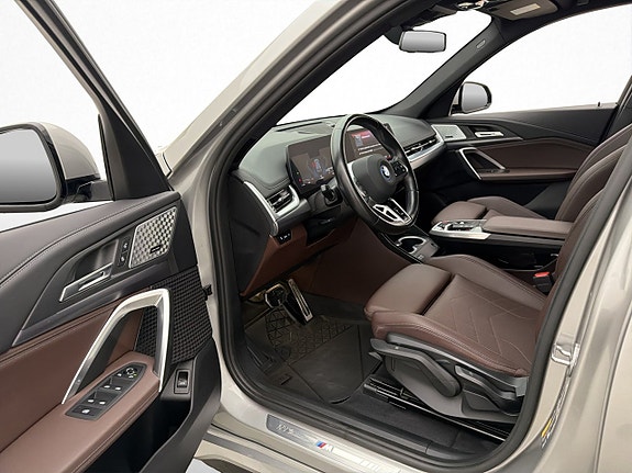 BMW iX1 11 of 30