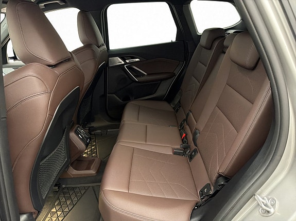 BMW iX1 29 of 30