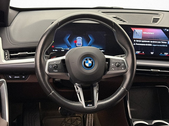 BMW iX1 12 of 30