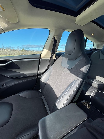 Tesla Model S 8 of 8