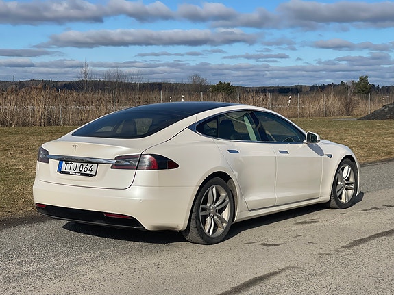 Tesla Model S 5 of 8