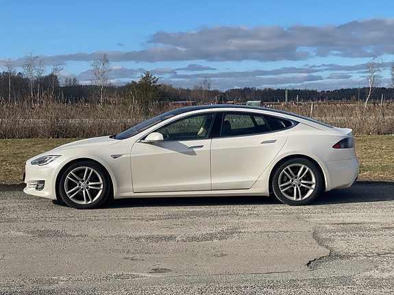 Tesla Model S 3 of 8