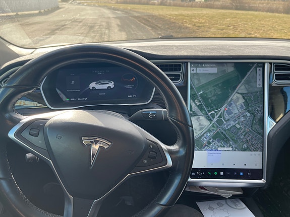 Tesla Model S 7 of 8