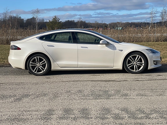 Tesla Model S 6 of 8