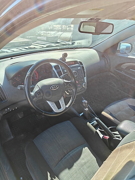Kia Ceed 2 of 11
