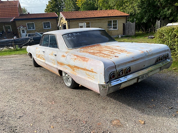 Chevrolet Impala 2 of 5