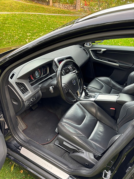 Volvo XC60 7 of 10