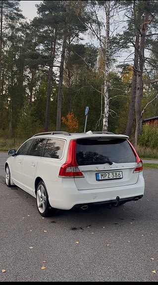 Volvo V70 3 of 7