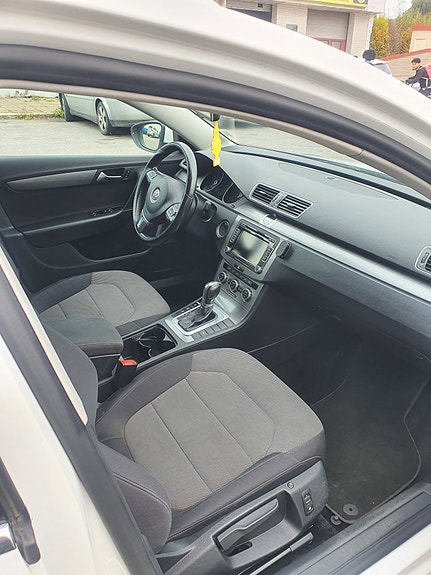 Volkswagen Passat 2 of 8