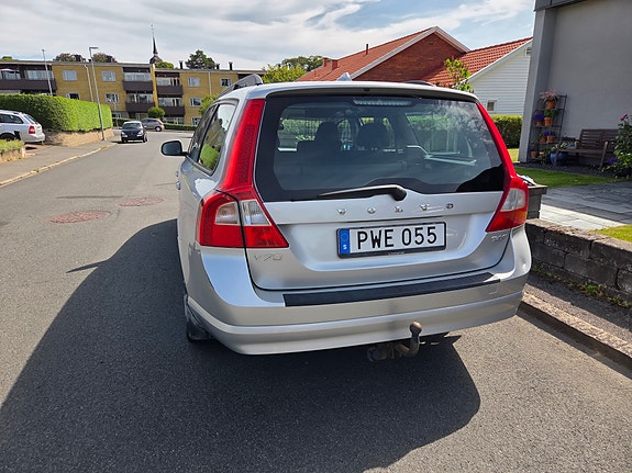 Volvo V70 3 of 17