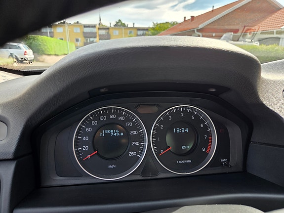 Volvo V70 10 of 17