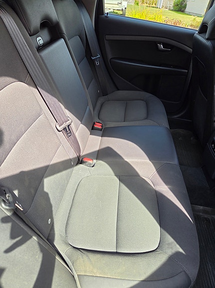 Volvo V70 4 of 17