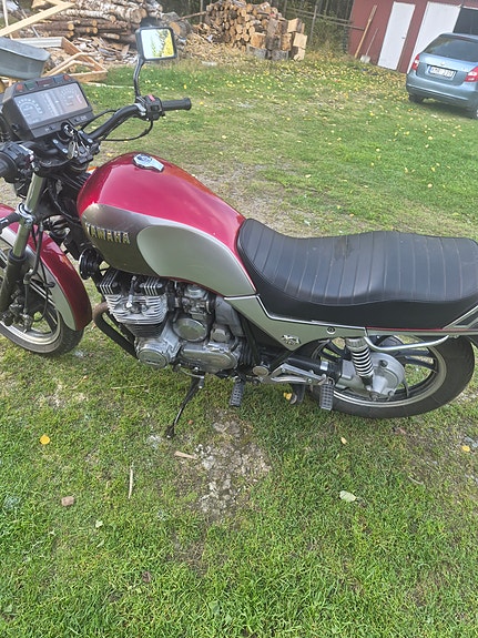 Yamaha XV750 2 of 4