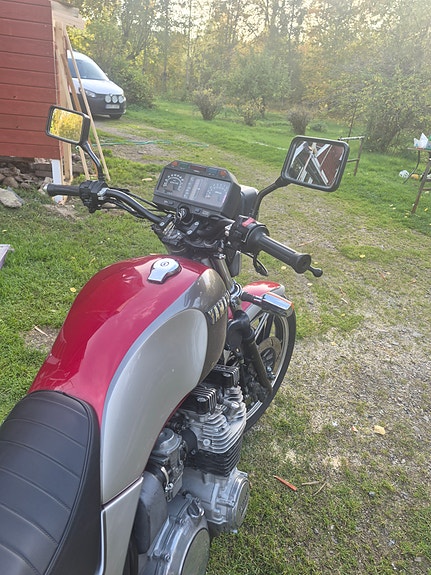 Yamaha XV750 3 of 4