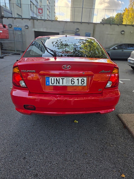 Hyundai Accent 4 of 5