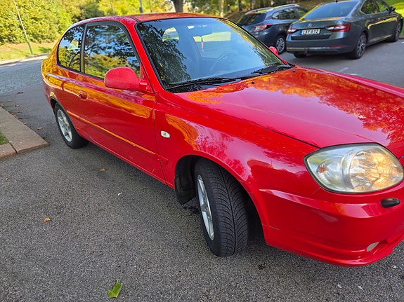 Hyundai Accent 2 of 5