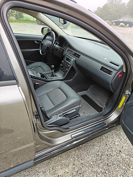 Volvo V70 8 of 10