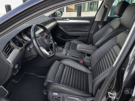 Volkswagen Passat Alltrack 4 of 5