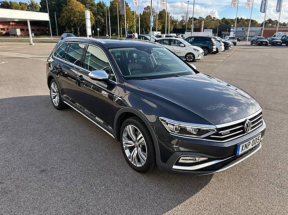 Volkswagen Passat Alltrack 3 of 5