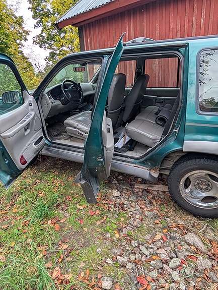 Ford Explorer 2 of 3